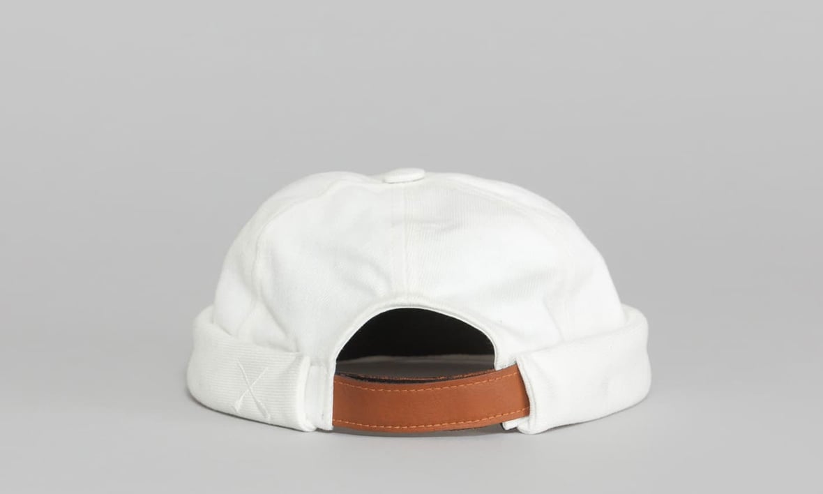 Béton Ciré Miki hat in white cotton
