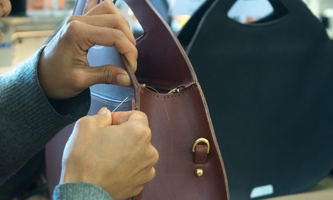 Hand-stitching the Lotuff Leather Rho handbag in cognac bridle and black