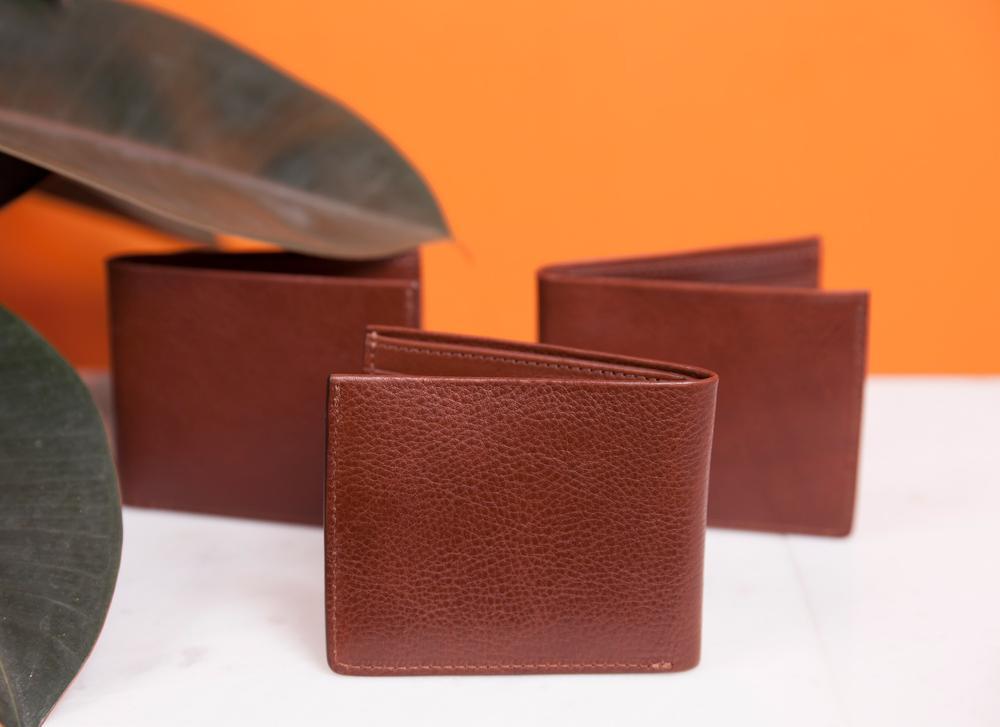 Lotuff Leather Bifold Wallet in chestnut