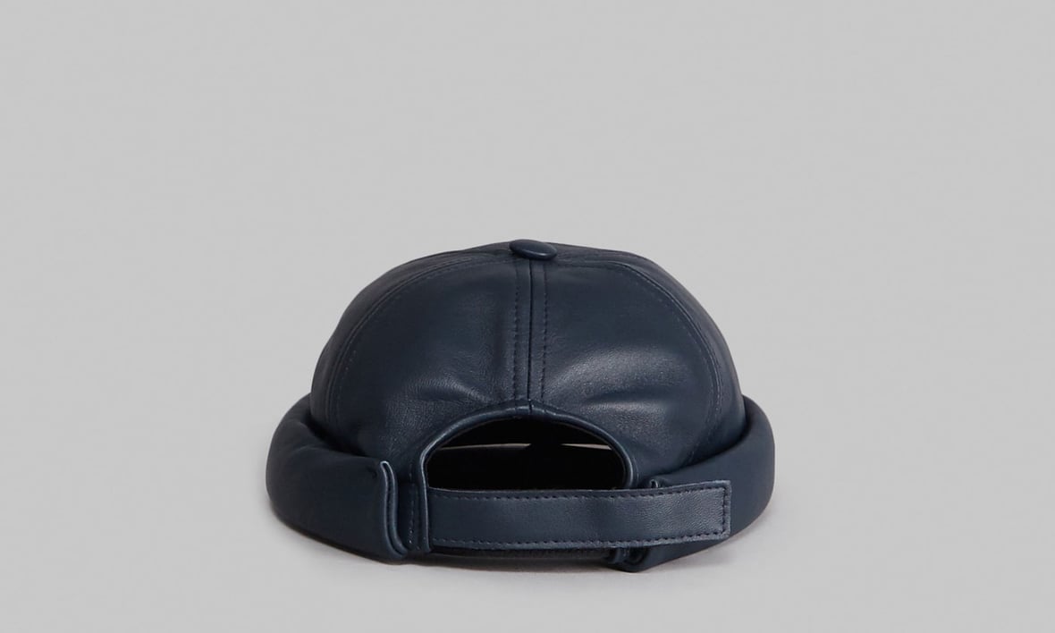 Béton Ciré Miki hat in navy leather
