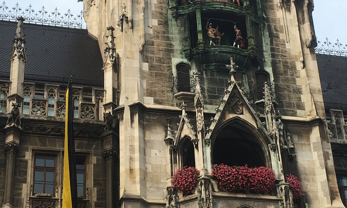 Glockenspiel of Munich's Neue Rathaus, mid-reenactment